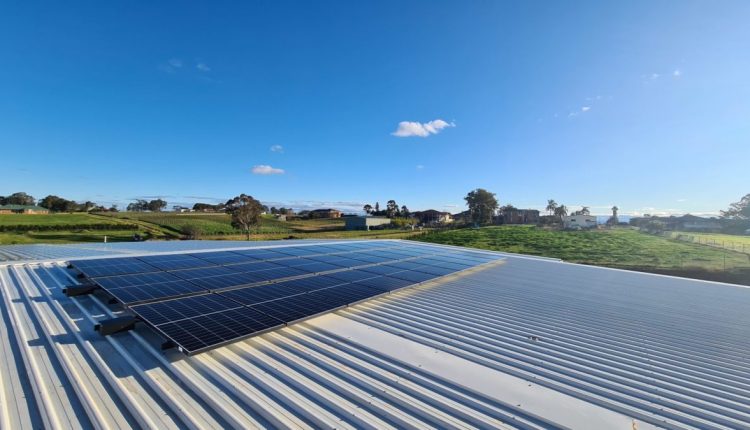 How does solar energy reduce your electricity bill?

