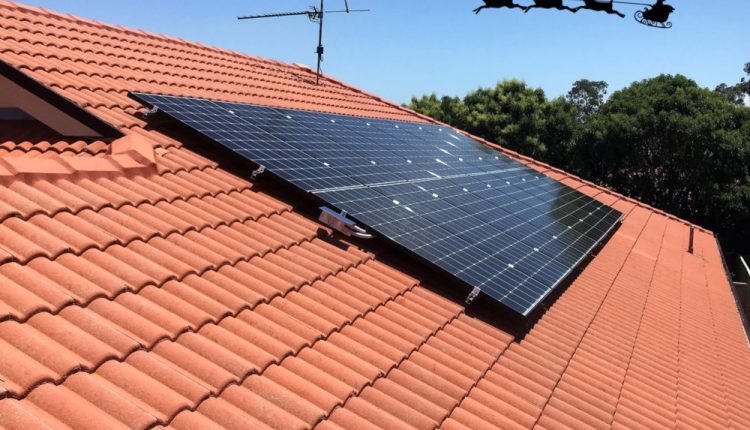 ’Tis the Season to Go Solar for Maximum Rebate