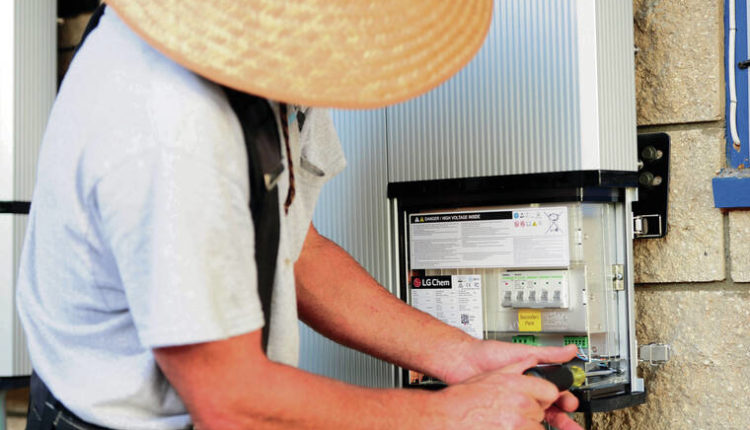 Hawaii Rooftop Solar Batteries for Power Grid Management - Honolulu Star Advertiser

