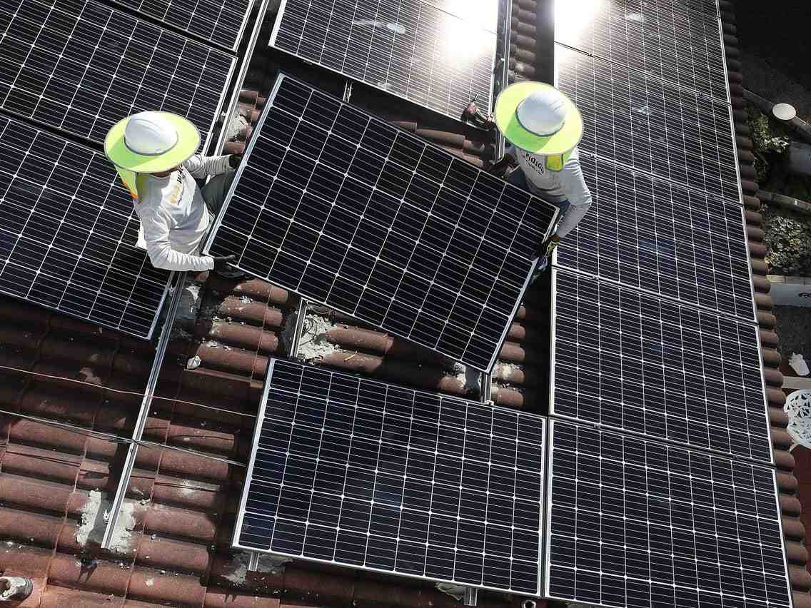 What are the advantages and disadvantages of solar energy?
