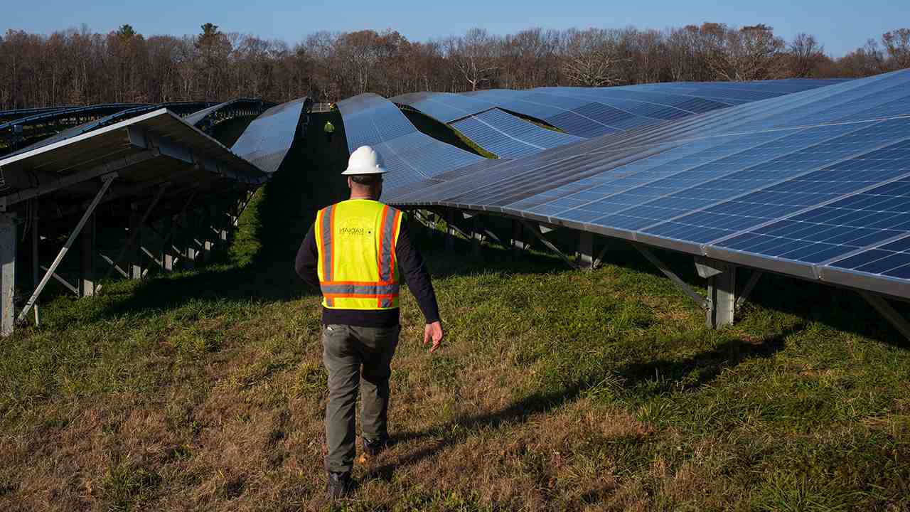 What are the pros and cons of solar power?