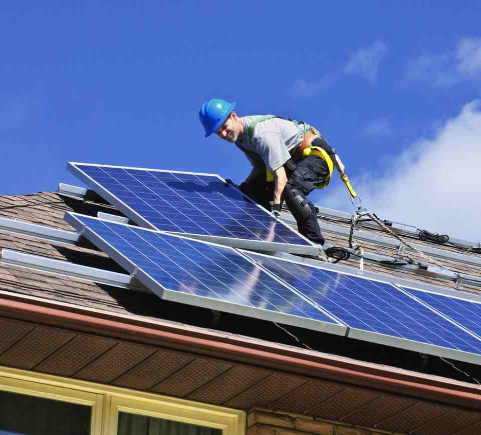 Do solar panels last 10 years?