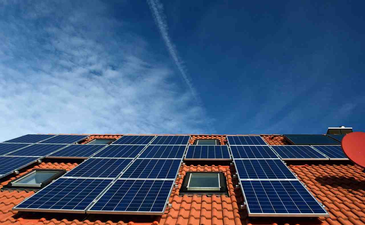 How do I find out if I qualify for free solar panels?