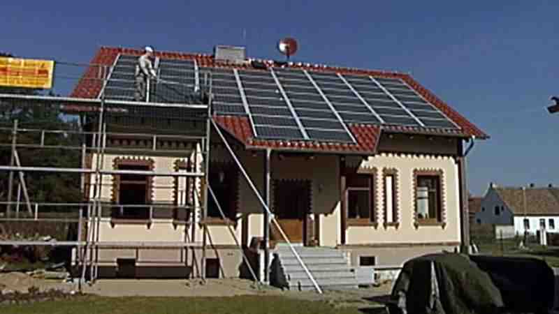 How many solar panels do I need to power a refrigerator?
