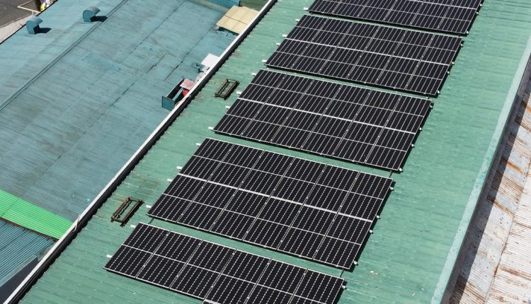 5 REASONS TO CONSIDER SOLAR FOR YOUR BUSINESS