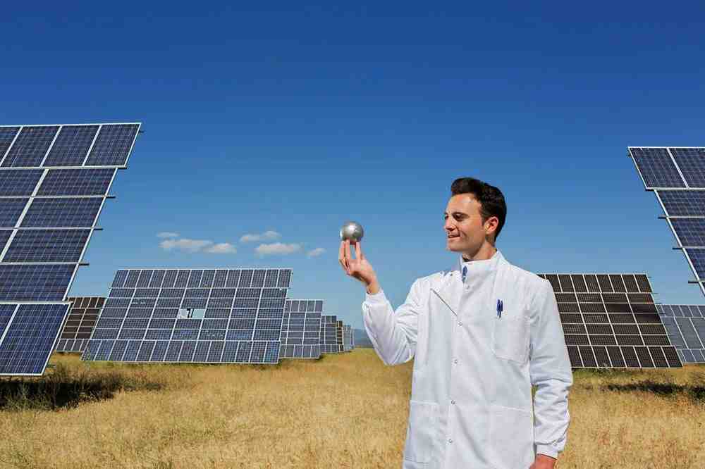 What are 3 advantages of wind?