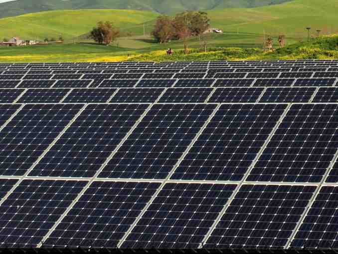 What is solar energy and examples?
